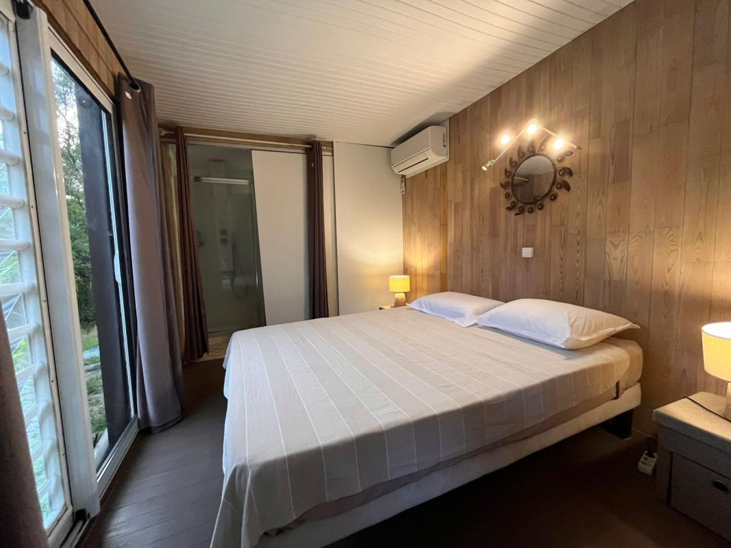 villa-avec-jacuzzi-vue-mer-tartane-caravelle - chambre seule 1